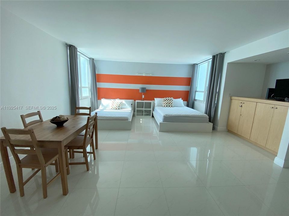 For Sale: $400,000 (0 beds, 1 baths, 470 Square Feet)