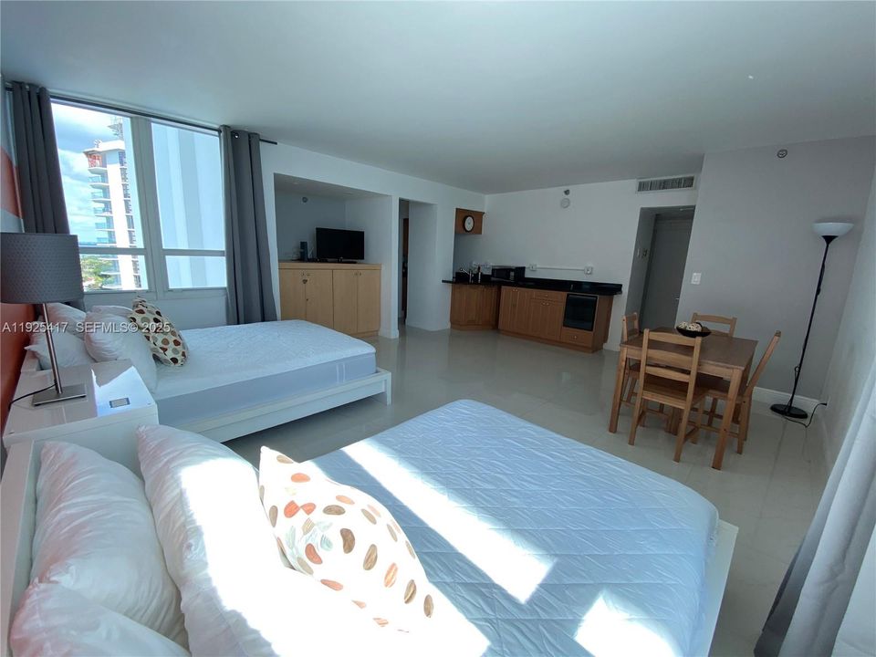 For Sale: $400,000 (0 beds, 1 baths, 470 Square Feet)