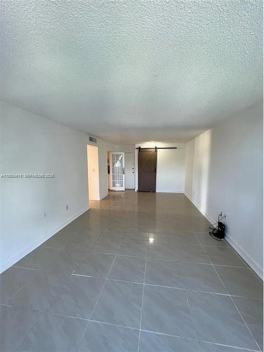 出租: $2,600 (2 贝兹, 2 浴室, 1320 平方英尺)