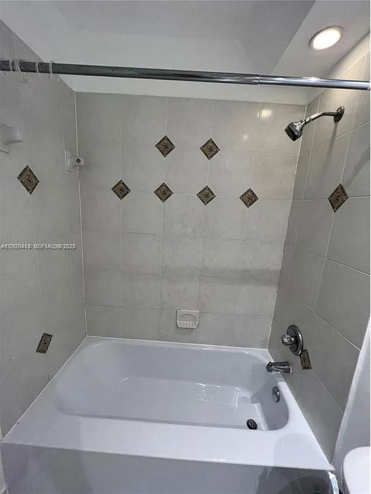 出租: $2,600 (2 贝兹, 2 浴室, 1320 平方英尺)