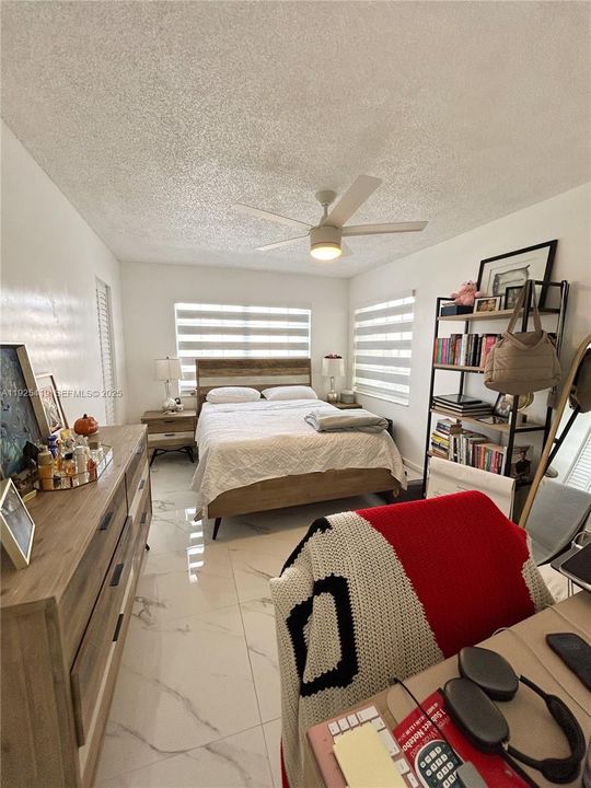 На продажу: $329,900 (2 спален, 2 ванн, 1050 Квадратных фут)