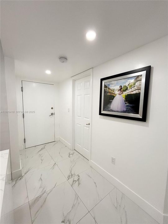 На продажу: $329,900 (2 спален, 2 ванн, 1050 Квадратных фут)