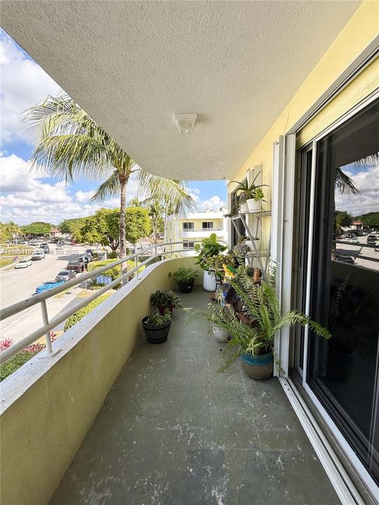 На продажу: $329,900 (2 спален, 2 ванн, 1050 Квадратных фут)