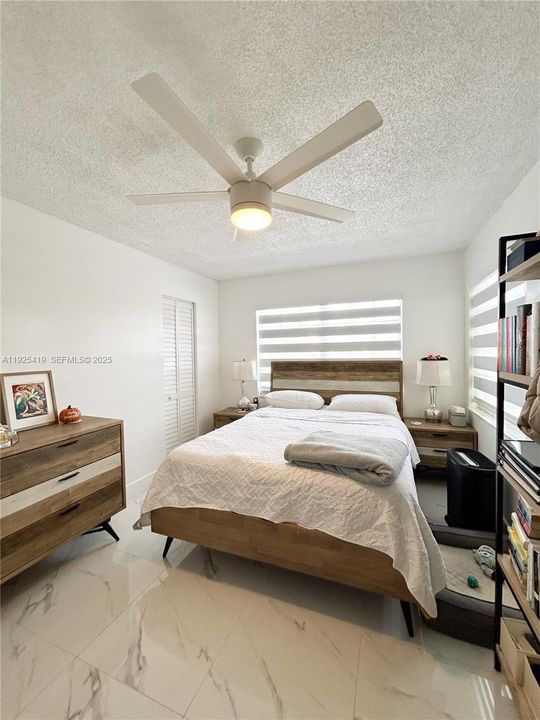 На продажу: $329,900 (2 спален, 2 ванн, 1050 Квадратных фут)