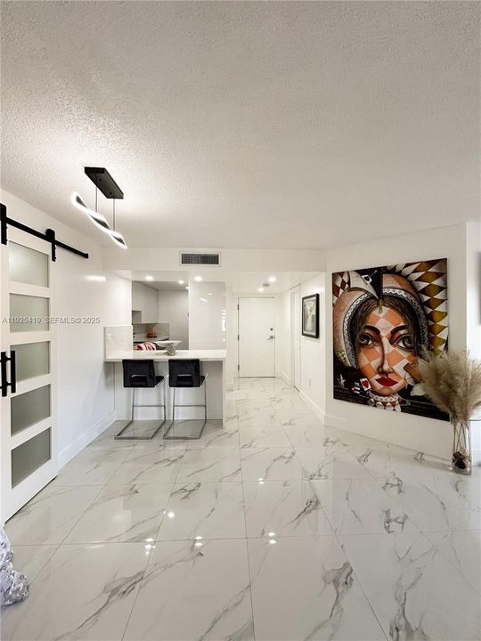 На продажу: $329,900 (2 спален, 2 ванн, 1050 Квадратных фут)