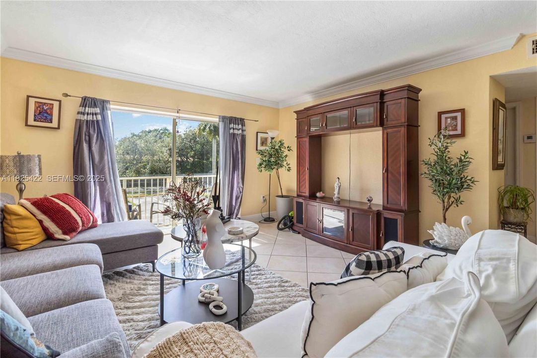 待售: $274,999 (2 贝兹, 1 浴室, 866 平方英尺)