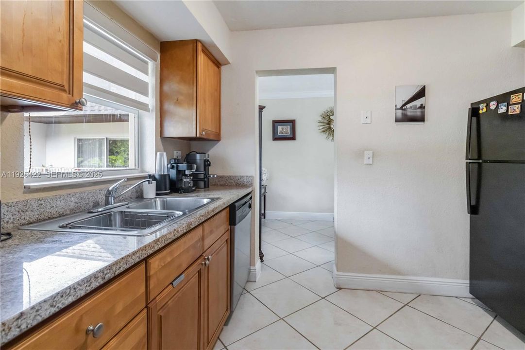 待售: $274,999 (2 贝兹, 1 浴室, 866 平方英尺)