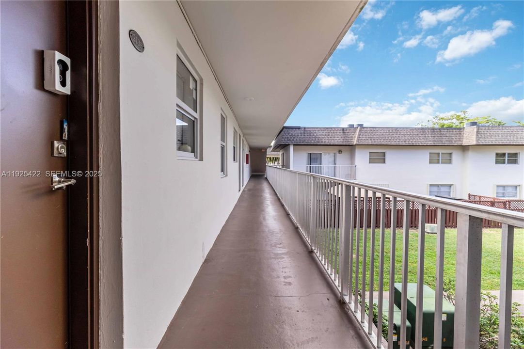 待售: $274,999 (2 贝兹, 1 浴室, 866 平方英尺)