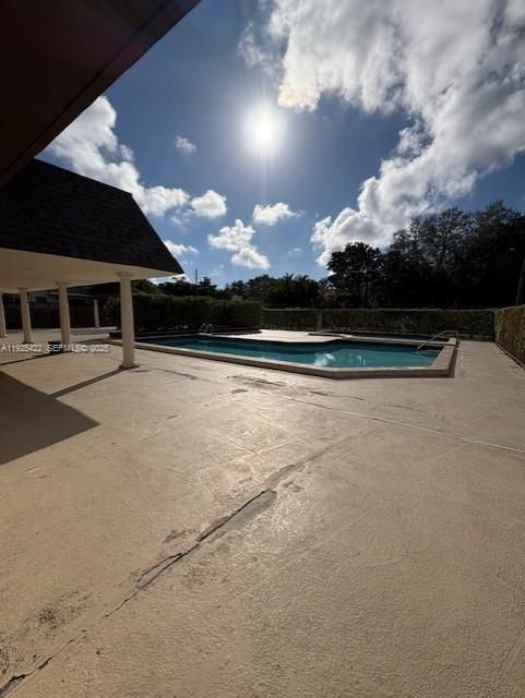 待售: $274,999 (2 贝兹, 1 浴室, 866 平方英尺)