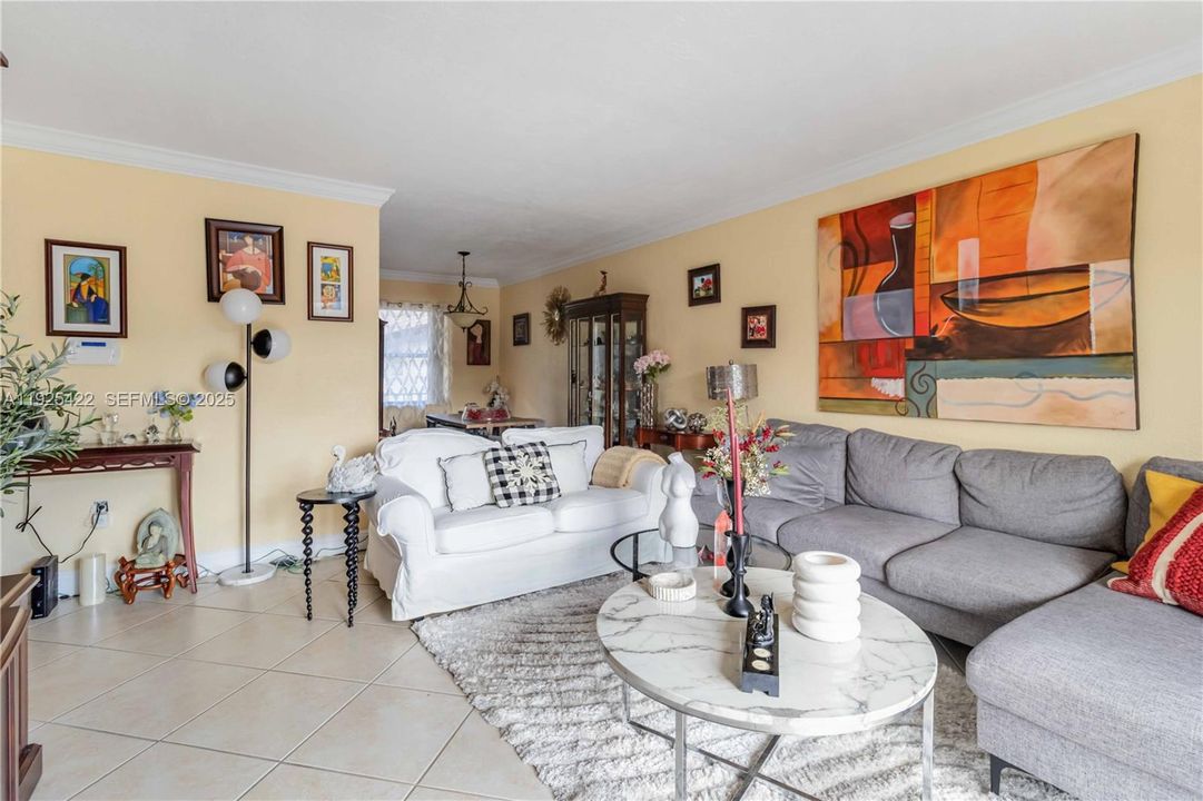 待售: $274,999 (2 贝兹, 1 浴室, 866 平方英尺)