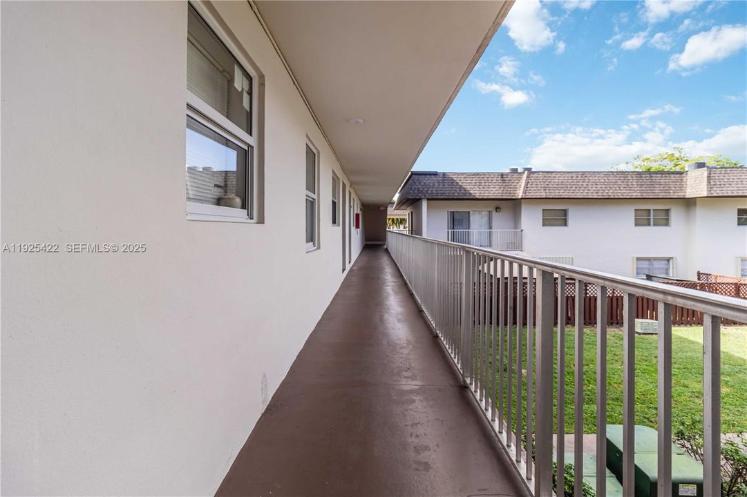 待售: $274,999 (2 贝兹, 1 浴室, 866 平方英尺)