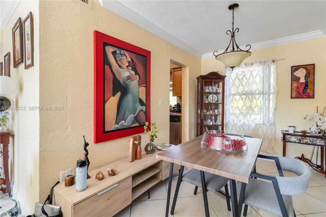 待售: $274,999 (2 贝兹, 1 浴室, 866 平方英尺)