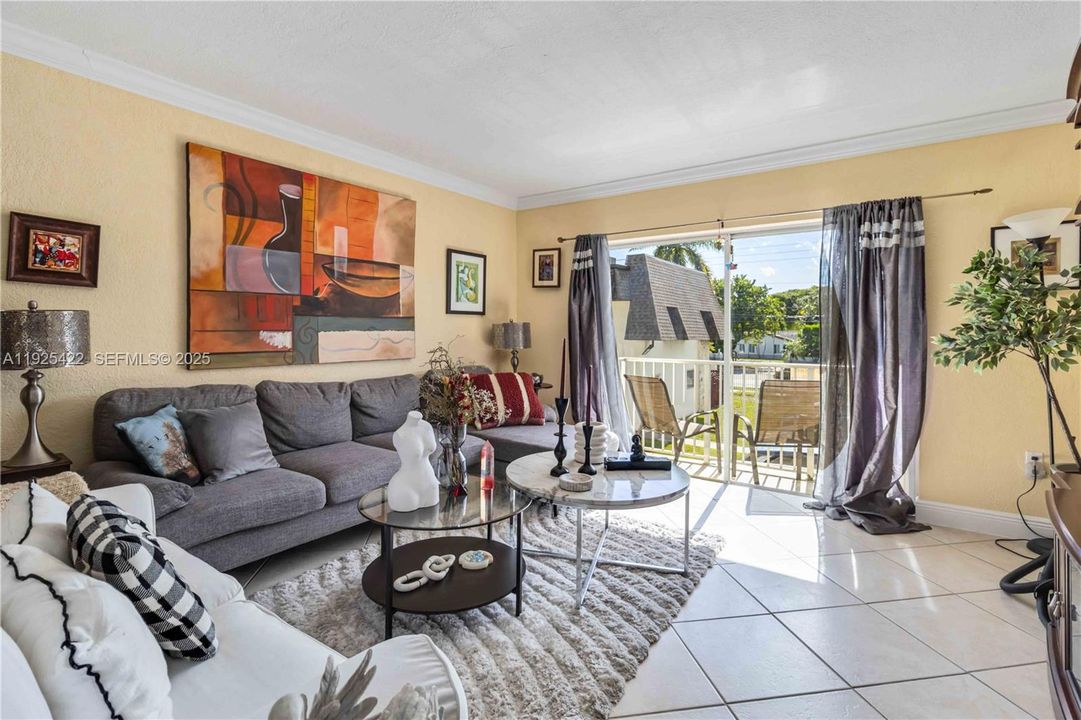 待售: $274,999 (2 贝兹, 1 浴室, 866 平方英尺)