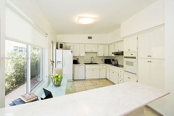 For Rent: $10,000 (4 beds, 3 baths, 2252 Square Feet)