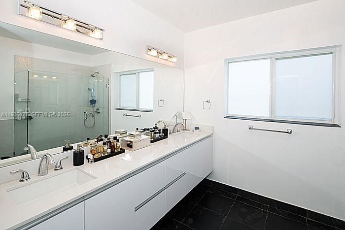 For Rent: $10,000 (4 beds, 3 baths, 2252 Square Feet)