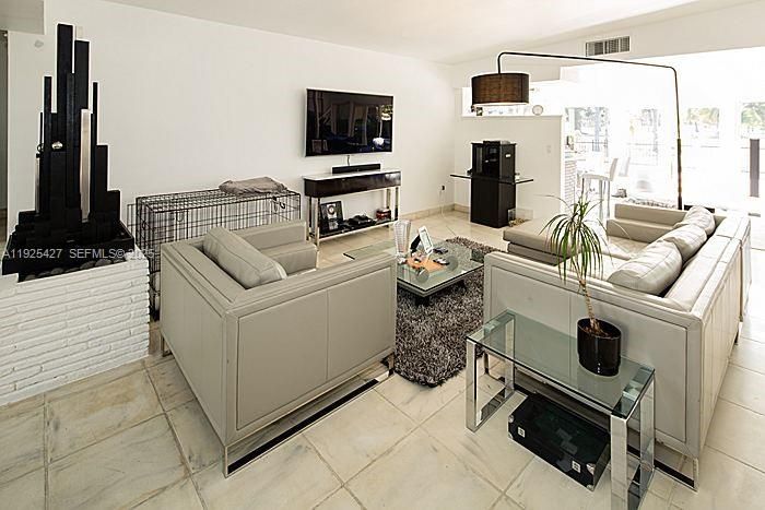 For Rent: $10,000 (4 beds, 3 baths, 2252 Square Feet)