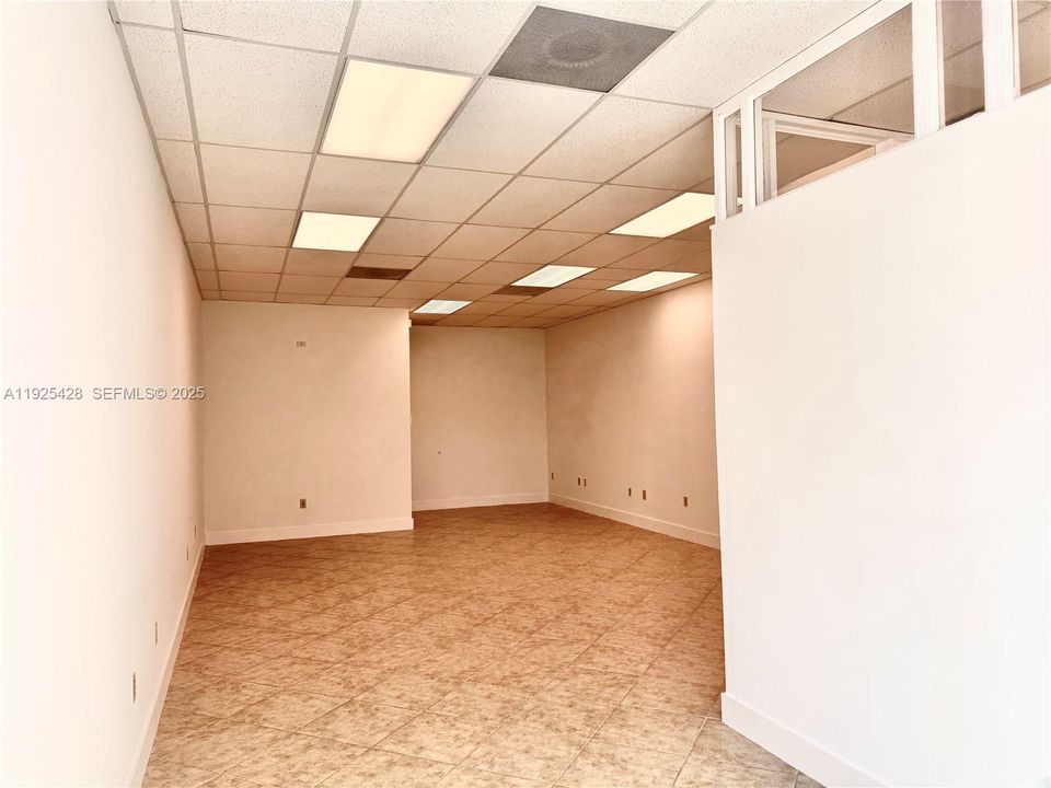 В аренду: $3,400 (0 спален, 0 ванн, 0 Квадратных фут)