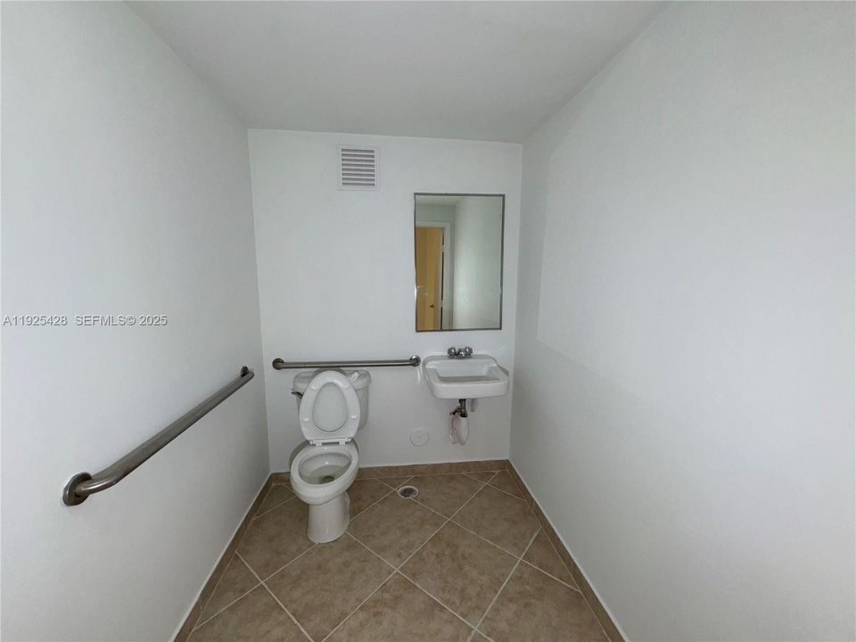 В аренду: $3,400 (0 спален, 0 ванн, 0 Квадратных фут)