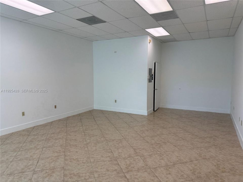 В аренду: $3,400 (0 спален, 0 ванн, 0 Квадратных фут)