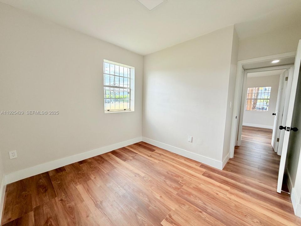 出租: $2,500 (2 贝兹, 1 浴室, 2700 平方英尺)