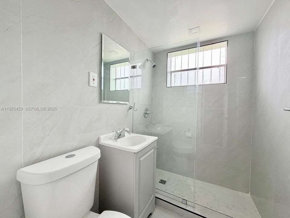 出租: $2,500 (2 贝兹, 1 浴室, 2700 平方英尺)