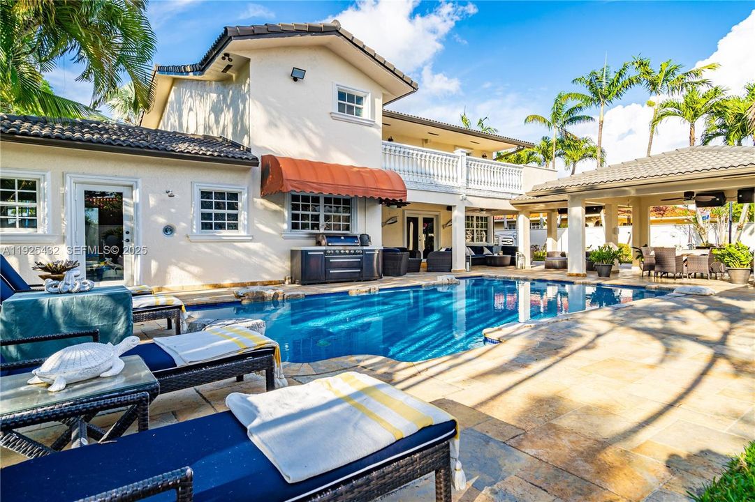 For Sale: $1,400,000 (4 beds, 4 baths, 3892 Square Feet)