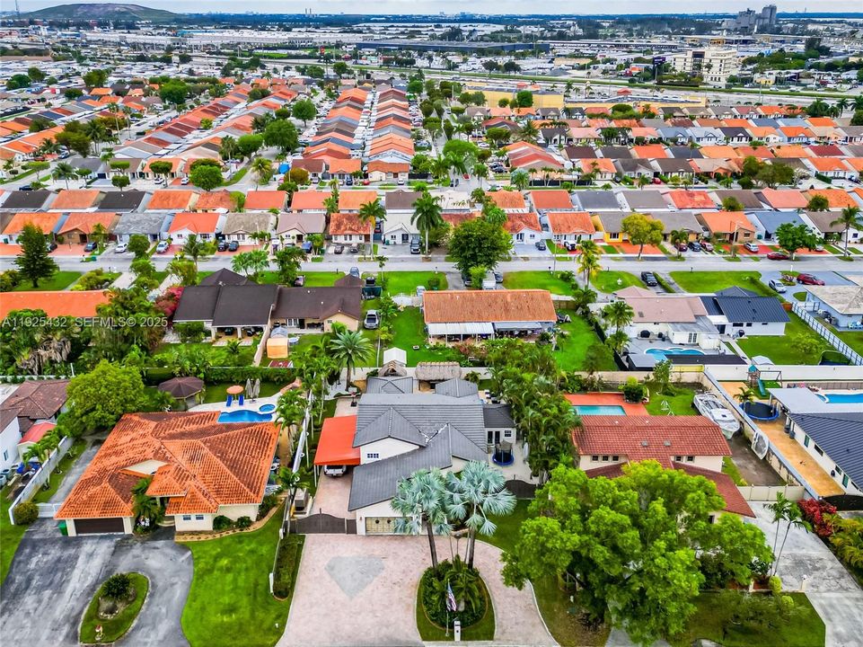 For Sale: $1,400,000 (4 beds, 4 baths, 3892 Square Feet)