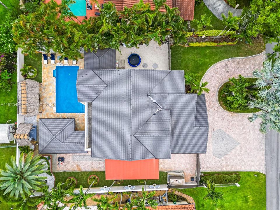 For Sale: $1,400,000 (4 beds, 4 baths, 3892 Square Feet)