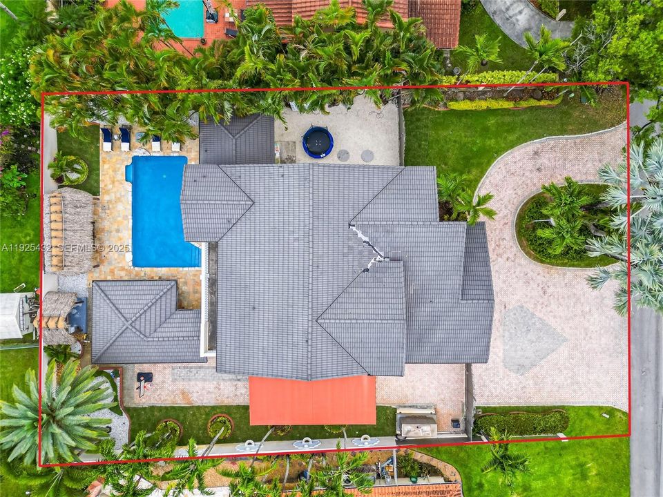 For Sale: $1,400,000 (4 beds, 4 baths, 3892 Square Feet)