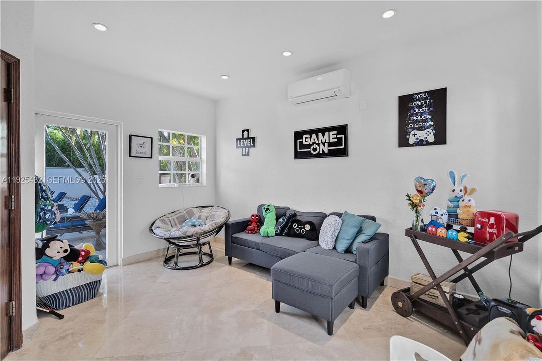 For Sale: $1,400,000 (4 beds, 4 baths, 3892 Square Feet)