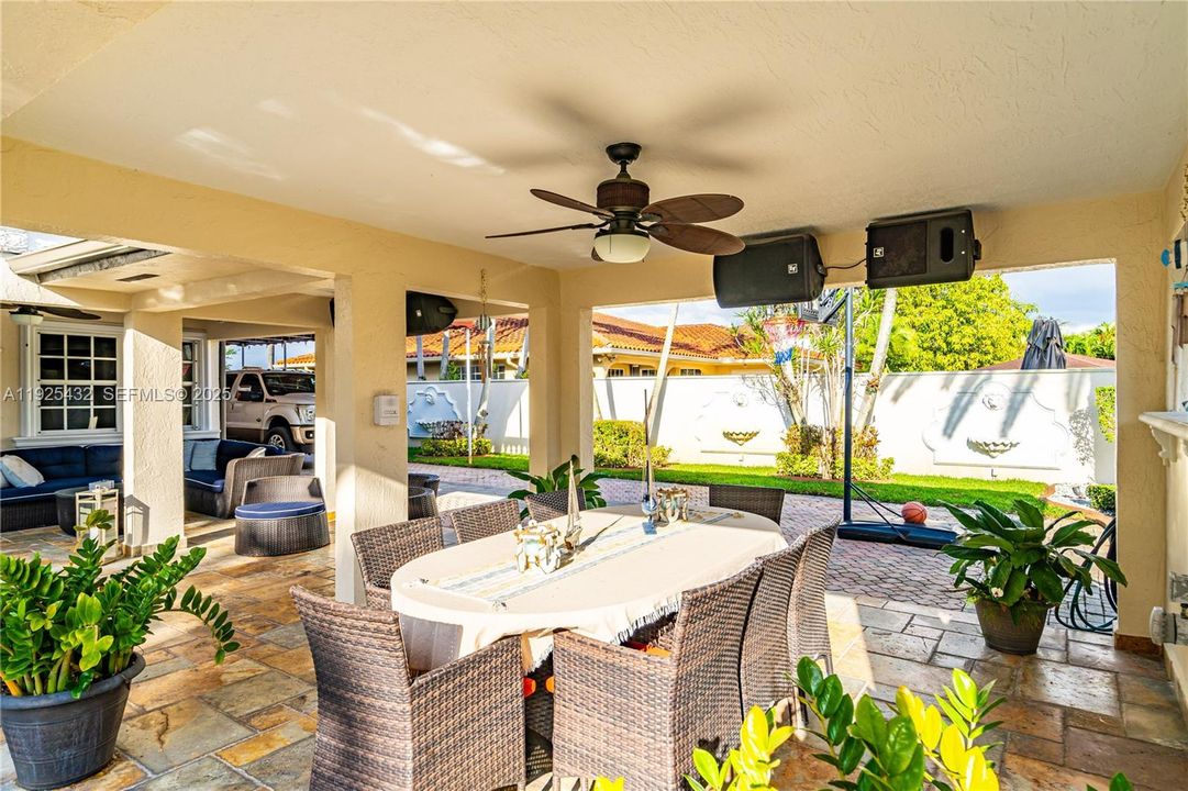 For Sale: $1,400,000 (4 beds, 4 baths, 3892 Square Feet)