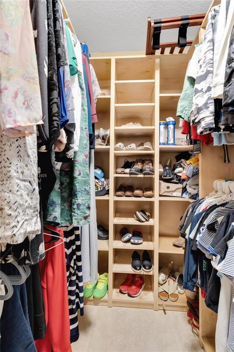 For Sale: $1,400,000 (4 beds, 4 baths, 3892 Square Feet)