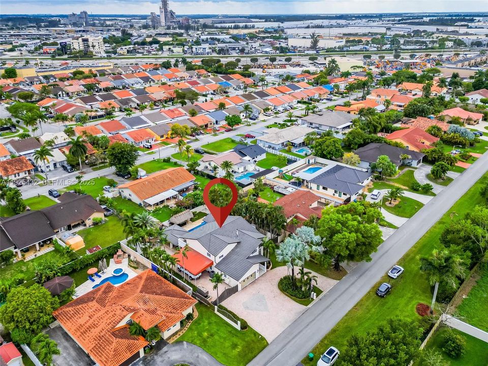 For Sale: $1,400,000 (4 beds, 4 baths, 3892 Square Feet)