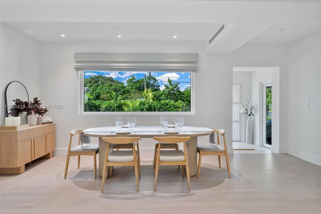 For Sale: $2,200,000 (4 beds, 4 baths, 2060 Square Feet)