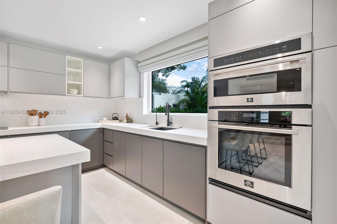 For Sale: $2,200,000 (4 beds, 4 baths, 2060 Square Feet)