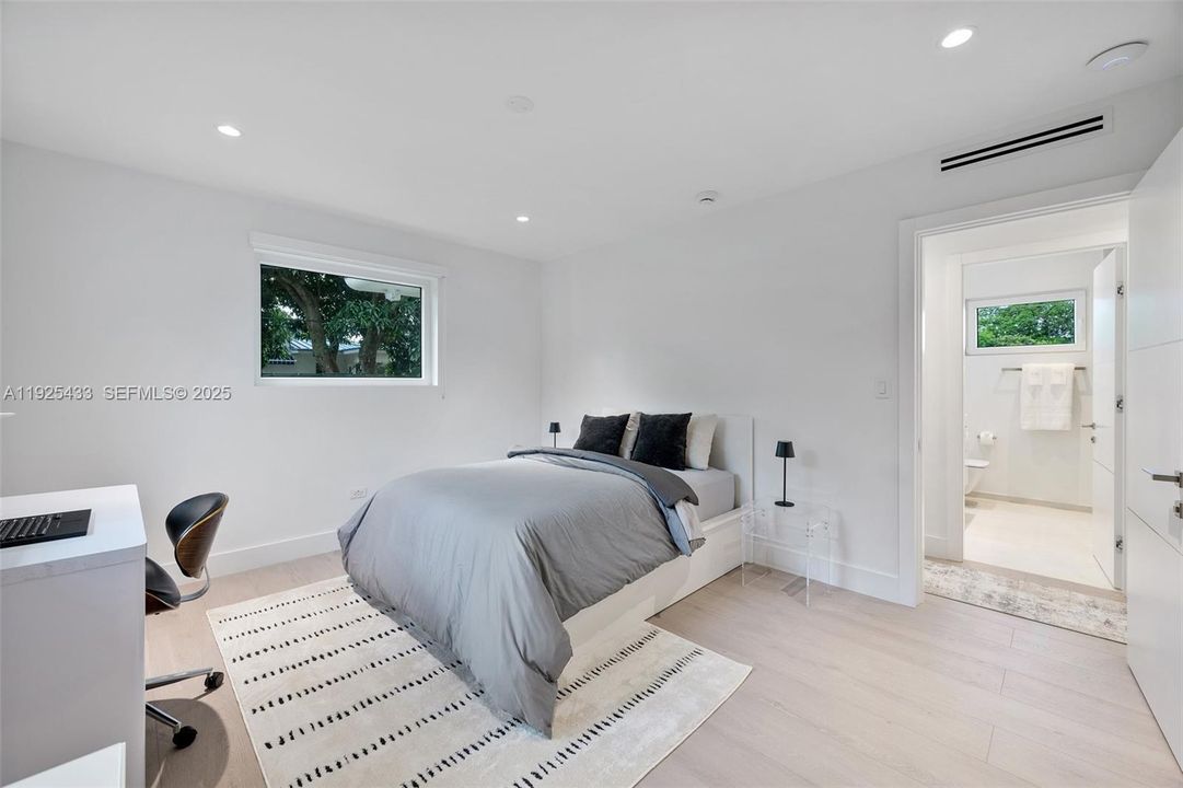 For Sale: $2,200,000 (4 beds, 4 baths, 2060 Square Feet)