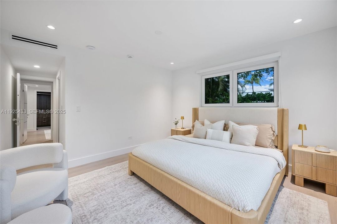 For Sale: $2,200,000 (4 beds, 4 baths, 2060 Square Feet)