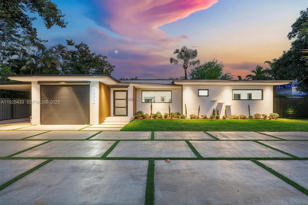 For Sale: $2,200,000 (4 beds, 4 baths, 2060 Square Feet)