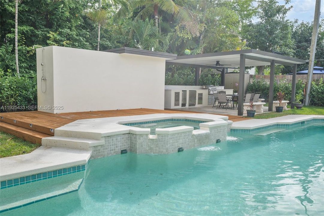 For Sale: $2,200,000 (4 beds, 4 baths, 2060 Square Feet)