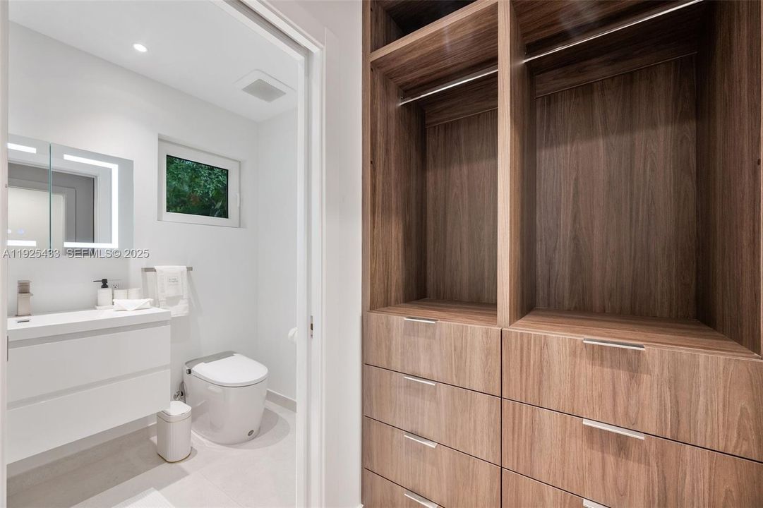 For Sale: $2,200,000 (4 beds, 4 baths, 2060 Square Feet)