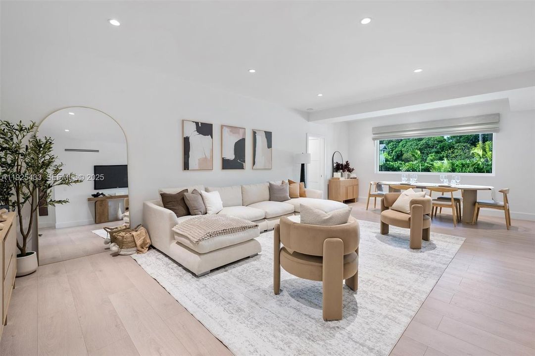 For Sale: $2,200,000 (4 beds, 4 baths, 2060 Square Feet)