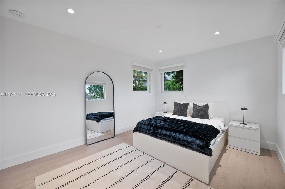 For Sale: $2,200,000 (4 beds, 4 baths, 2060 Square Feet)