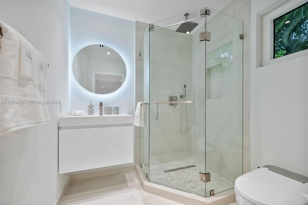 For Sale: $2,200,000 (4 beds, 4 baths, 2060 Square Feet)