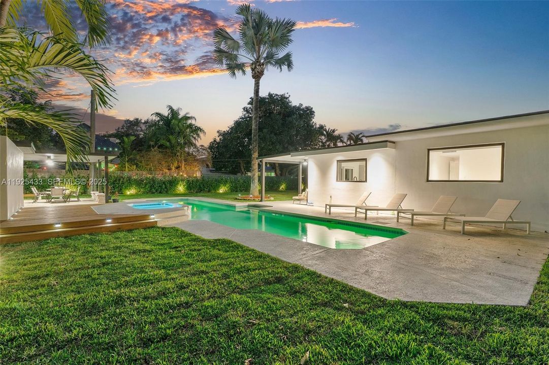 For Sale: $2,200,000 (4 beds, 4 baths, 2060 Square Feet)