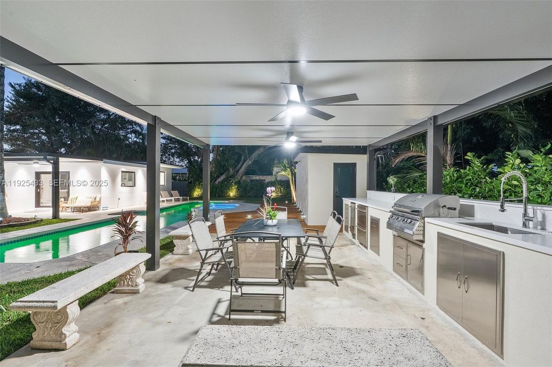 For Sale: $2,200,000 (4 beds, 4 baths, 2060 Square Feet)