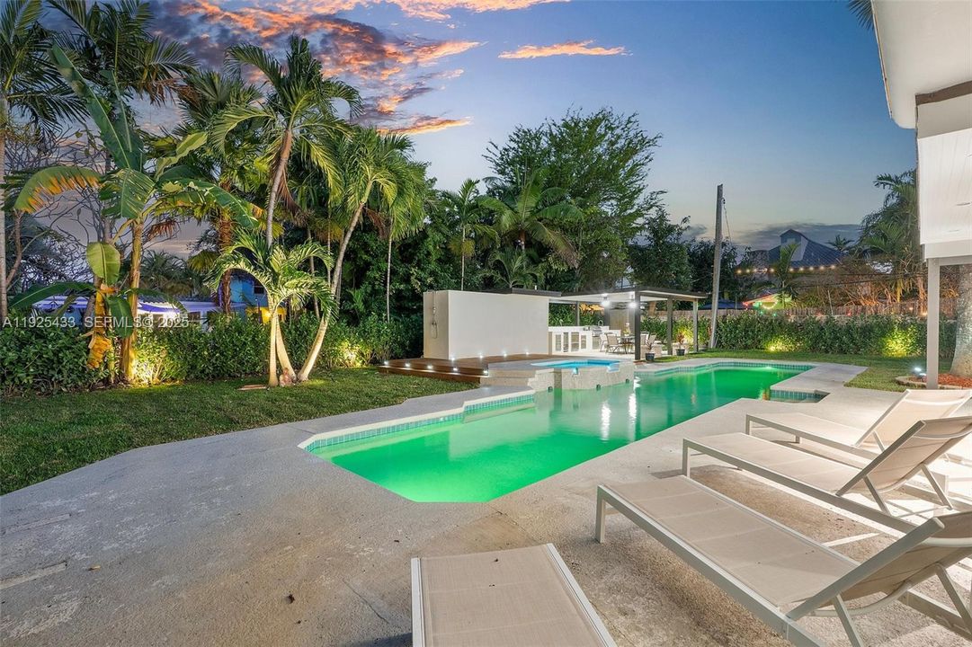 For Sale: $2,200,000 (4 beds, 4 baths, 2060 Square Feet)