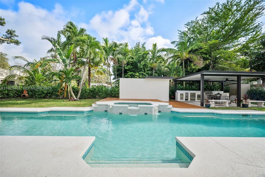 For Sale: $2,200,000 (4 beds, 4 baths, 2060 Square Feet)