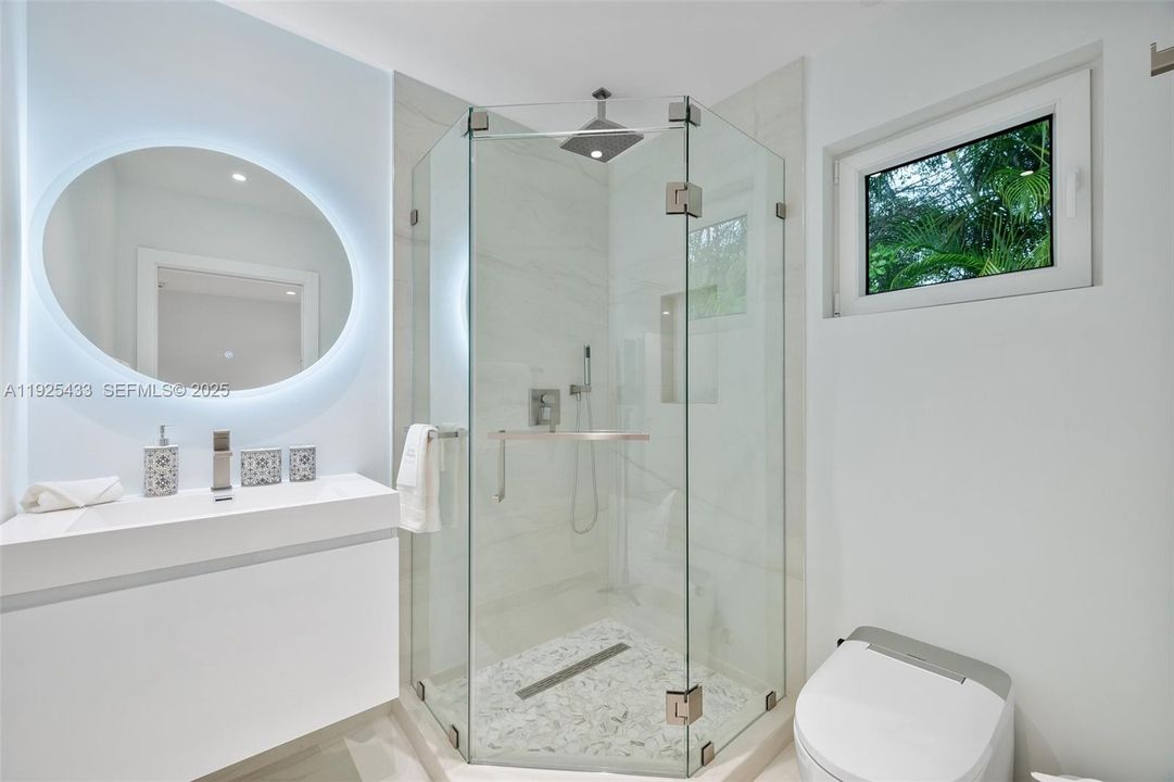 For Sale: $2,200,000 (4 beds, 4 baths, 2060 Square Feet)