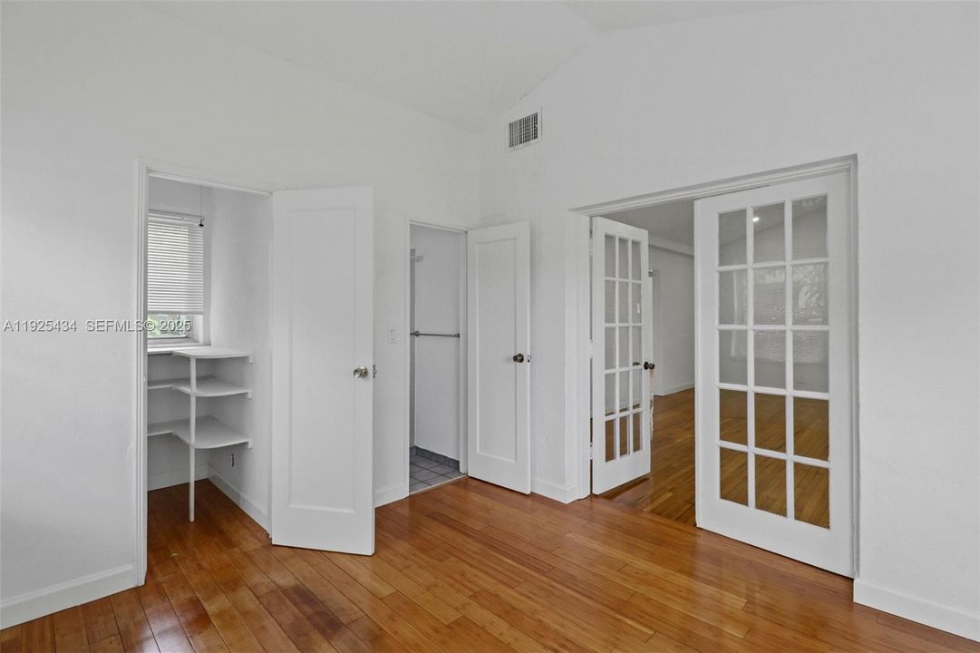 В аренду: $3,700 (3 спален, 2 ванн, 1235 Квадратных фут)