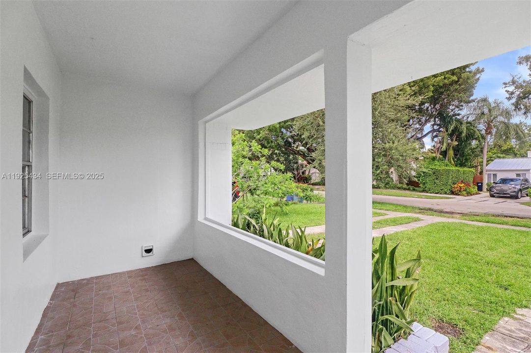 В аренду: $3,700 (3 спален, 2 ванн, 1235 Квадратных фут)